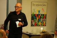 Armin Bartl , Präsident der Evang. Kirchgemeinde Berneck-Au-Heerbrugg, brachte mit humorvollen Gedanken die Gäste zum Schmunzeln.